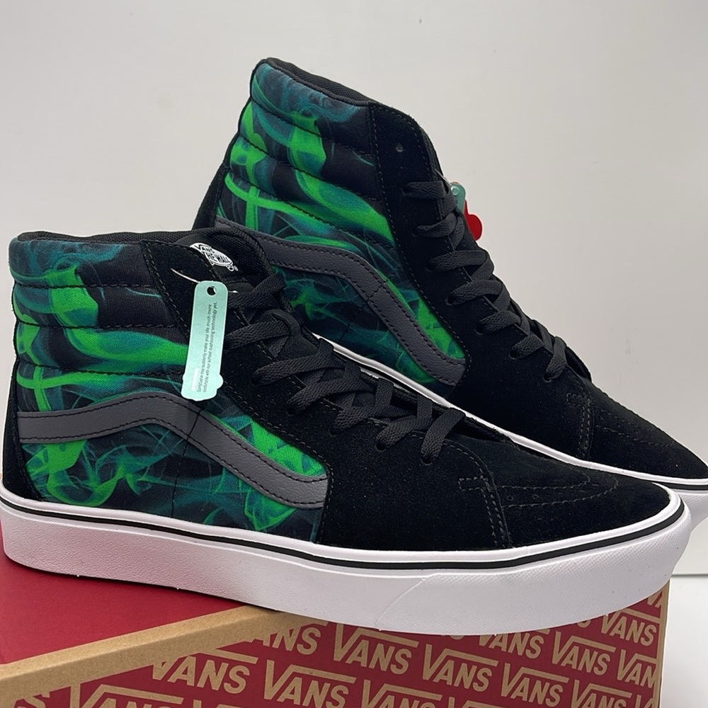Vans WMNS Comfycush Sk8-After Dark Black/Green
VN0A7TNOYJ7
Sneakers - Picture 8 of 16